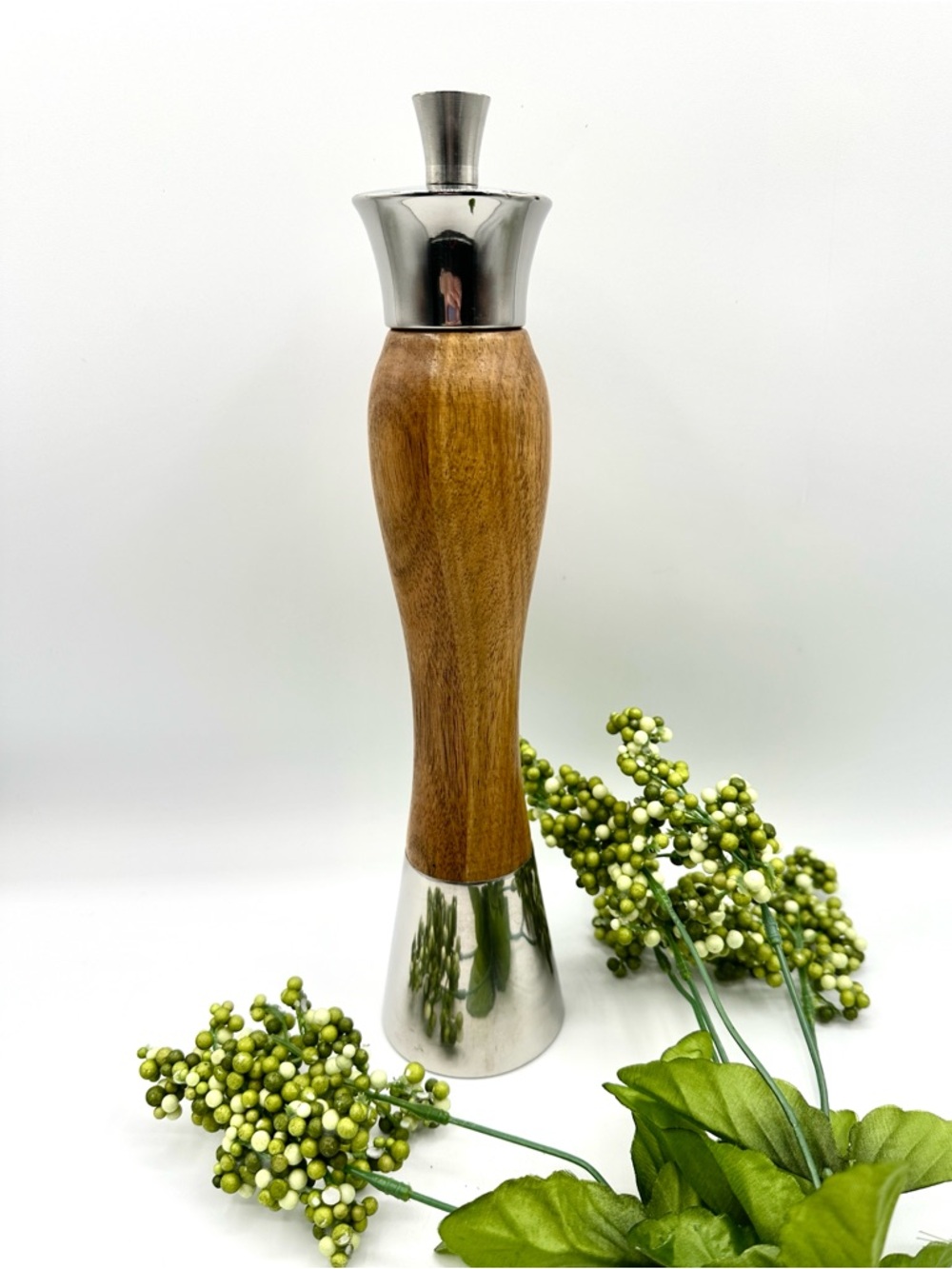 Nambé Peppermill, wooden Shaft, High Quality. 2012 Vintage. - Picture 12 of 13
